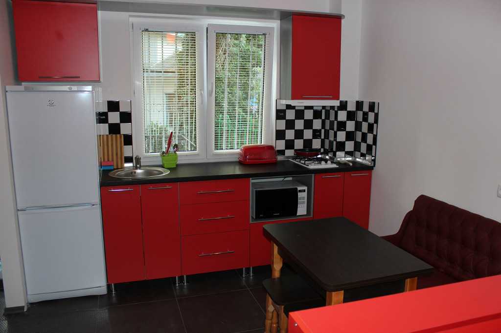 Красная кухня: дизайн интерьера, фото решений, яркие акценты