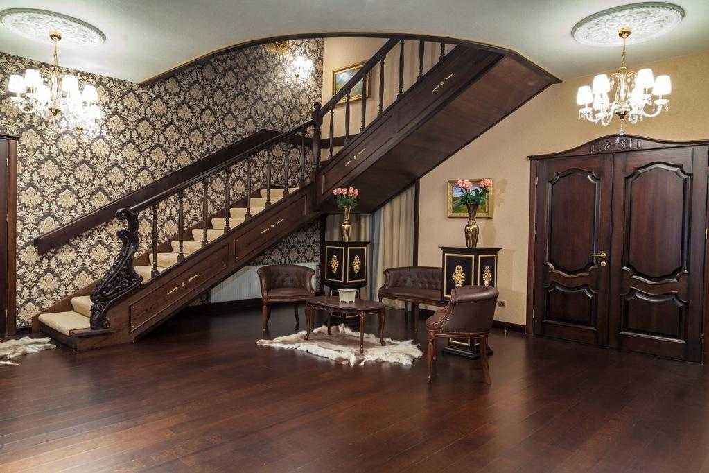 Лестницы в гостиной: их виды и советы по расположению