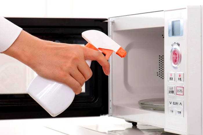 Как отмыть микроволновку и избавиться от неприятного запаха