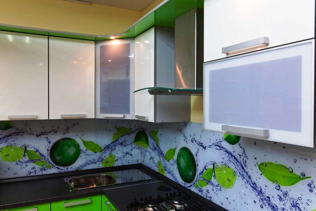Фартук из стеновых панелей для кухни (26 фото): характеристика панелей и советы по их использованию в дизайне кухни