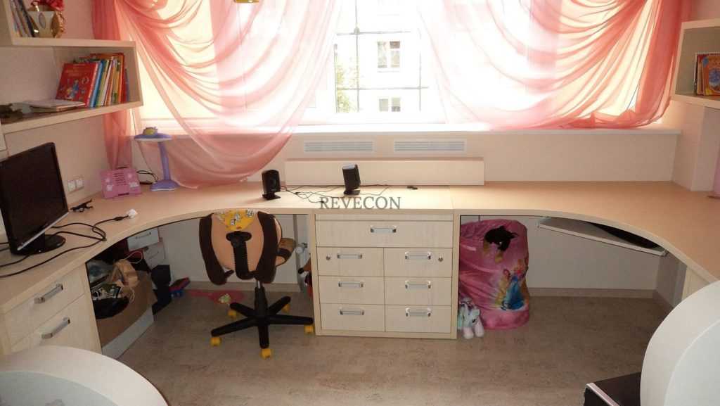 Угловой письменный стол для двоих детей (38 фото): детский компьютерный стол-парта