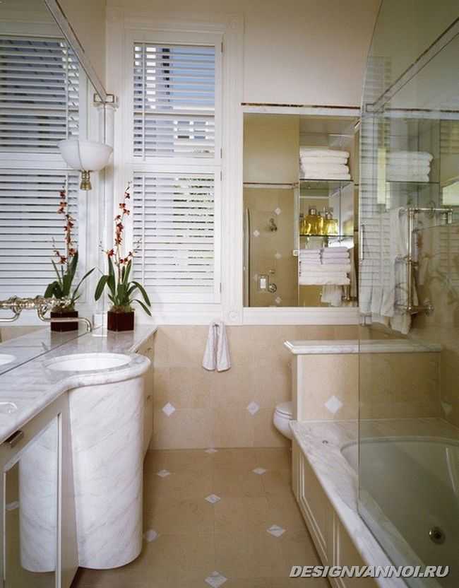 Современный интерьер ванной комнаты с окном: дизайн, планировка, фото