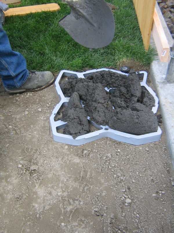Практично и красиво: заливаем садовую бетонную дорожку своими руками