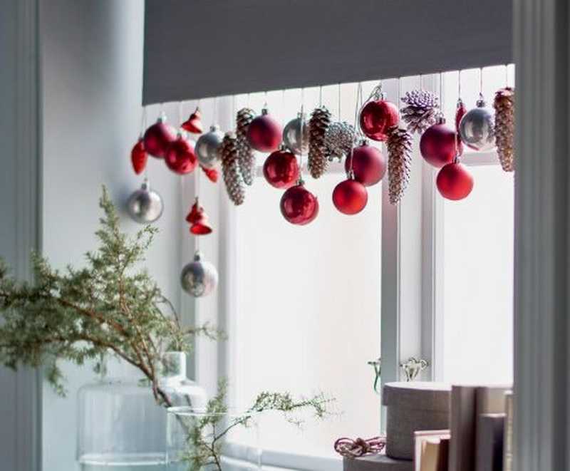 Как украсить кухню мелочами к празднику: декор верха гарнитура, стола, окна, стен