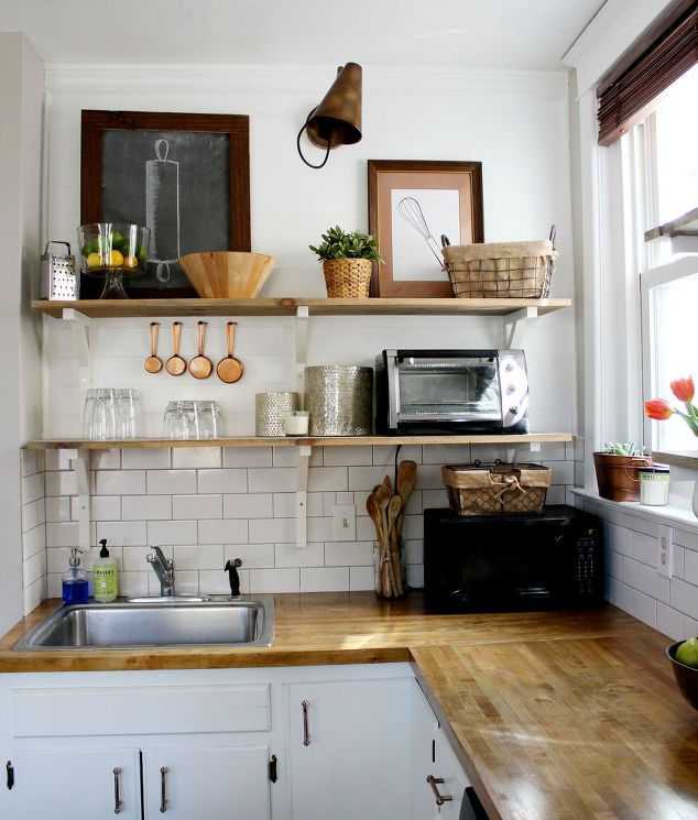 Полки на кухню (31 фото): выбираем полки на стену для специй или посуды, особенности деревянных, стеклянных и металлических подвесных полочек