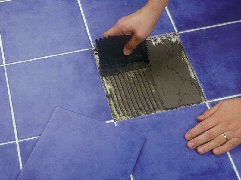 Как заменить треснувшую на полу плитку?