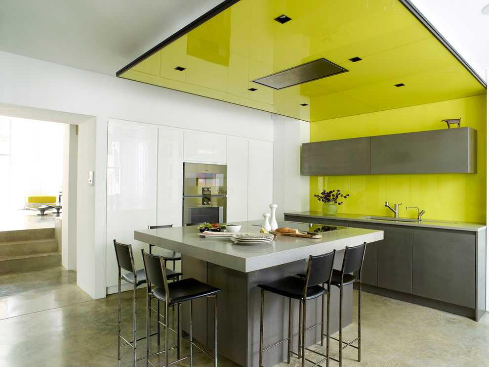 Натяжной потолок на кухне: плюсы и минусы натяжного потолка. лучшие идеи дизайна на кухне с фото-обзорами