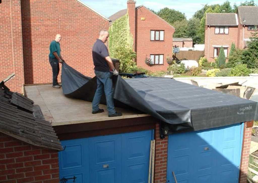 Как сделать и чем покрыть крышу гаража - монтаж односкатной своими руками, из профнастила в том числе