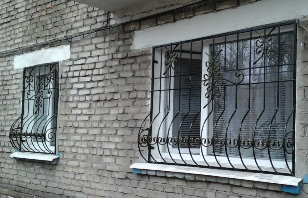 Кованые решетки на окна — украшение и надежная защита дома