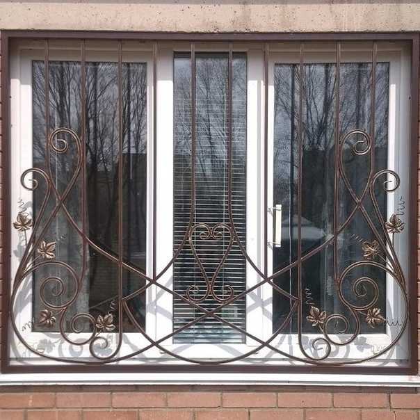 Кованые решетки на окна: 10 советов по выбору