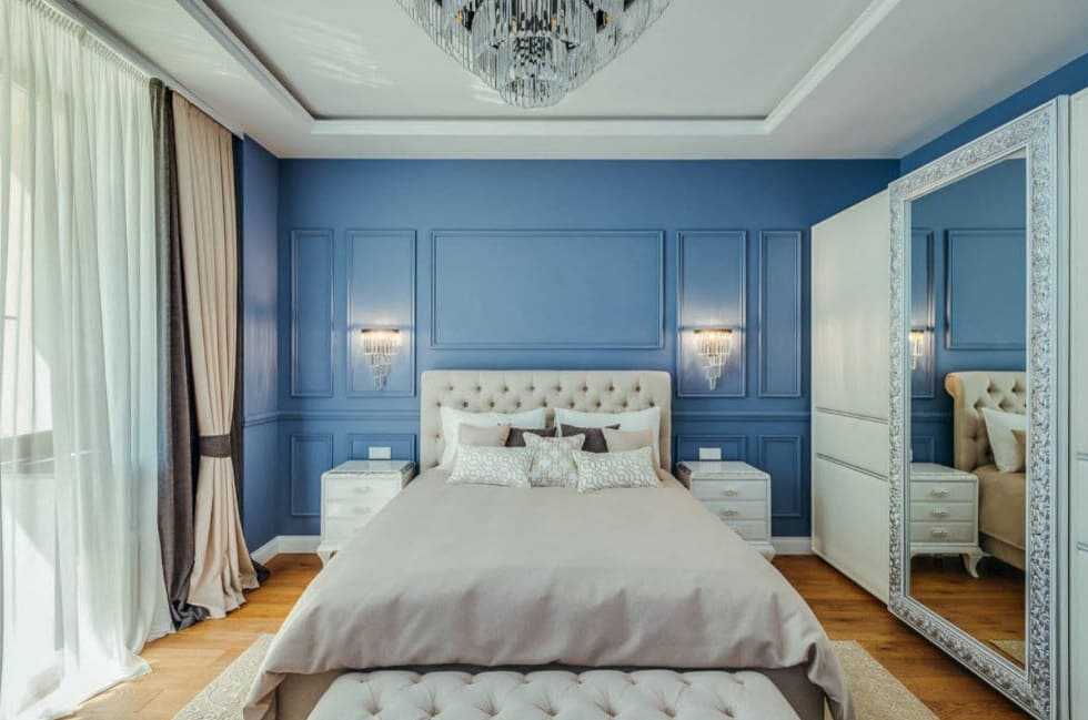 Спальня в голубых тонах (65 фото): дизайн интерьера в нежно-голубом и сине-коричневом цвете