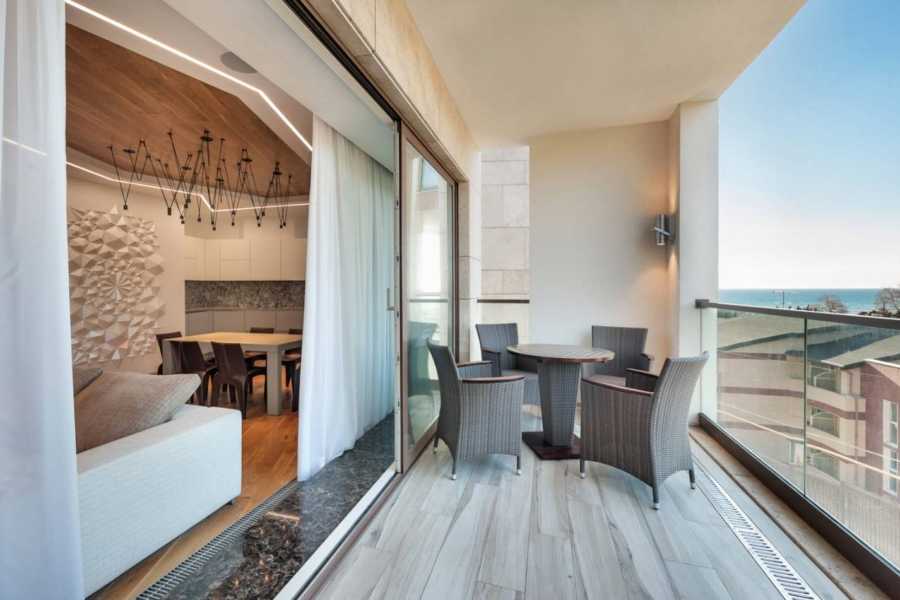 Дизайн балкона (175 фото): внутренний интерьер 3-метрового балкона в квартире, современные идеи 2021