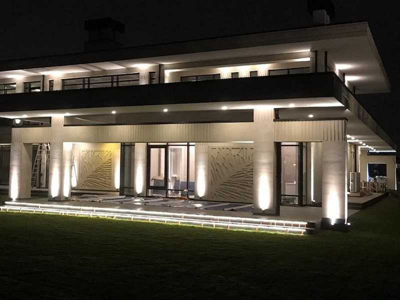 Архитектурный свет - освещение фасада, используемые светильники и особенности лазерной подсветки