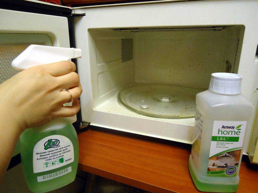 Каким средством лучше помыть холодильник