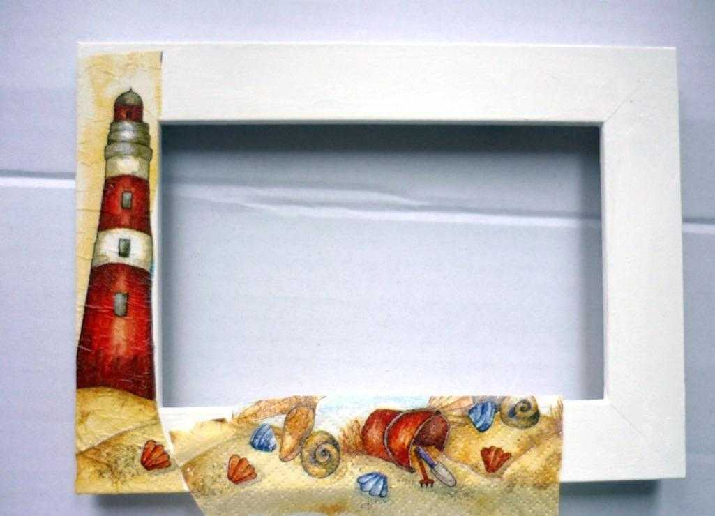 Рамки из потолочного плинтуса (45 фото): как сделать их для картины своими руками? рамки на стене под обои и другие идеи