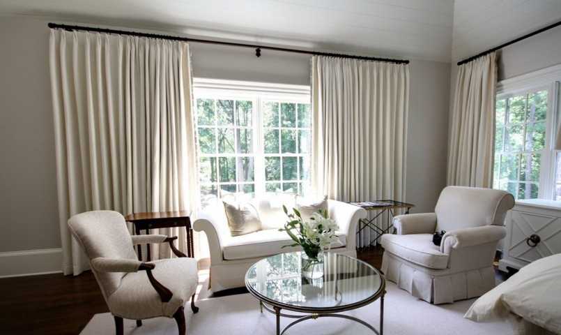 Комбинированные шторы из 2х цветов для гостиной, спальни и зала с переходом, из двух полотен
 - 43 фото
