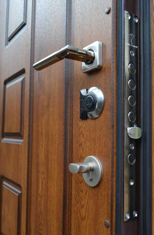 Какие металлические двери лучше выбрать для квартиры - рейтинг производителей 2021