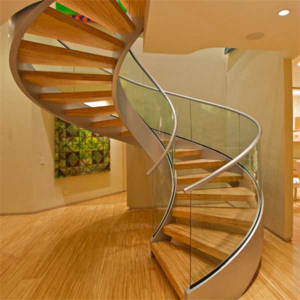 Винтовые лестницы в интерьерах современных коттеджей