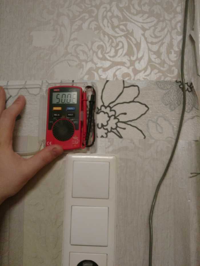 Устройства для поиска проводку в стене: мультиметр, индикаторная отвертка, смартфон