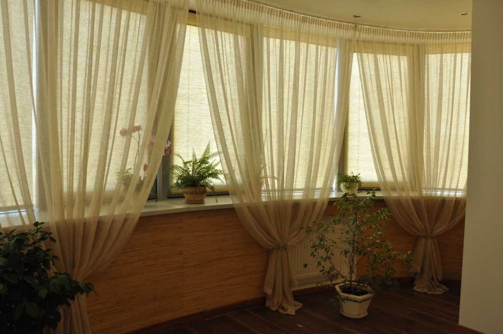 Что стоит знать о правильном выборе штор от солнца для балкона? разнообразие средств защиты от солнца для ваших окон