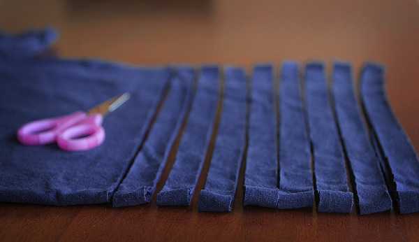 15 идей как сделать коврик из старых вещей и футболок своими руками