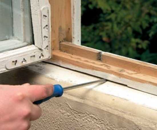 Как заклеить и утеплить деревянное окно на зиму: инструкция