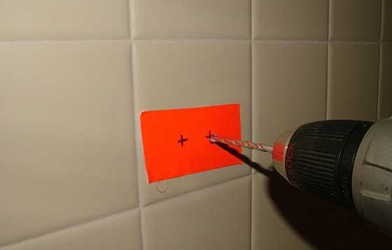 Как просверлить плитку в ванной чтобы она не треснула: сверлим кафель на стене в ванной комнате