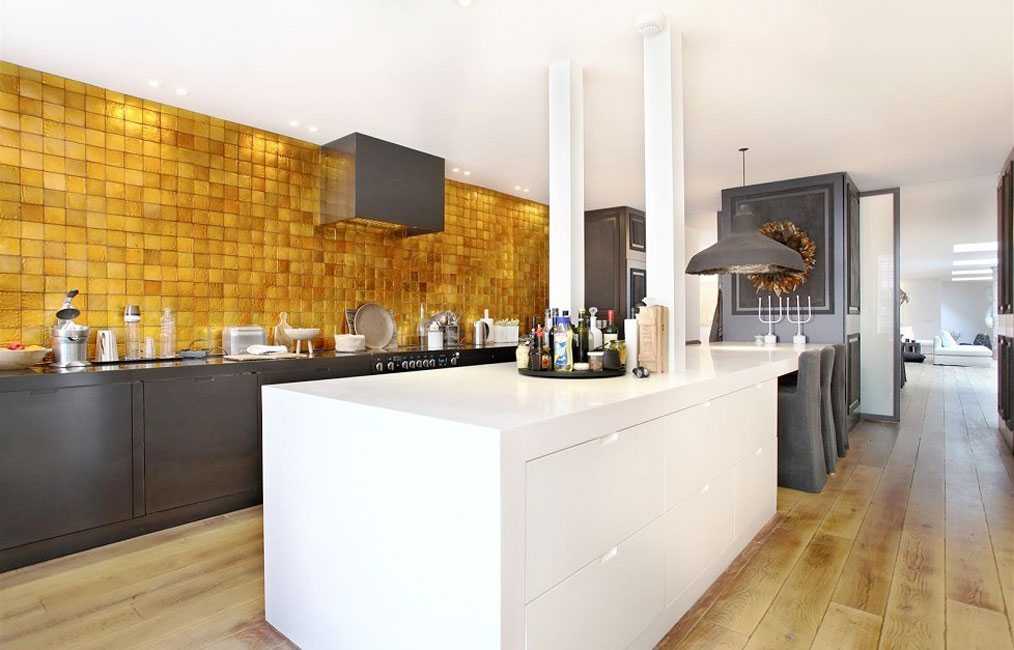 Кухня в золотом цвете: дизайн, в интерьере, варианты интерьеров, советы дизайнеров, фото примеры