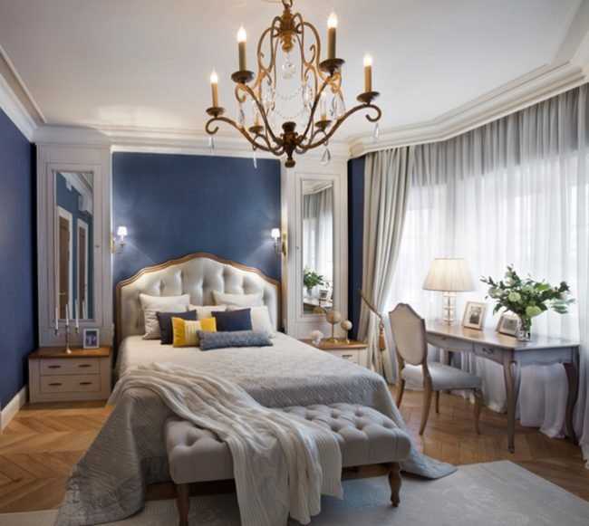 Голубые обои для стен в интерьере гостиной, спальни, кухни и других комнат: 7 идей