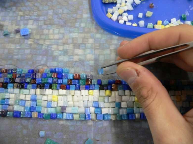 Укладка мозаики: монтаж мозаичной плитки на стену, как класть своими руками, как делают - мастер-класс