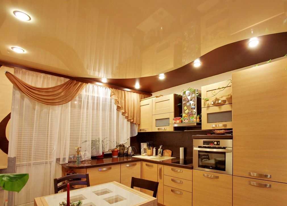 Какие потолки на кухне лучше? 31 фото для сравнения