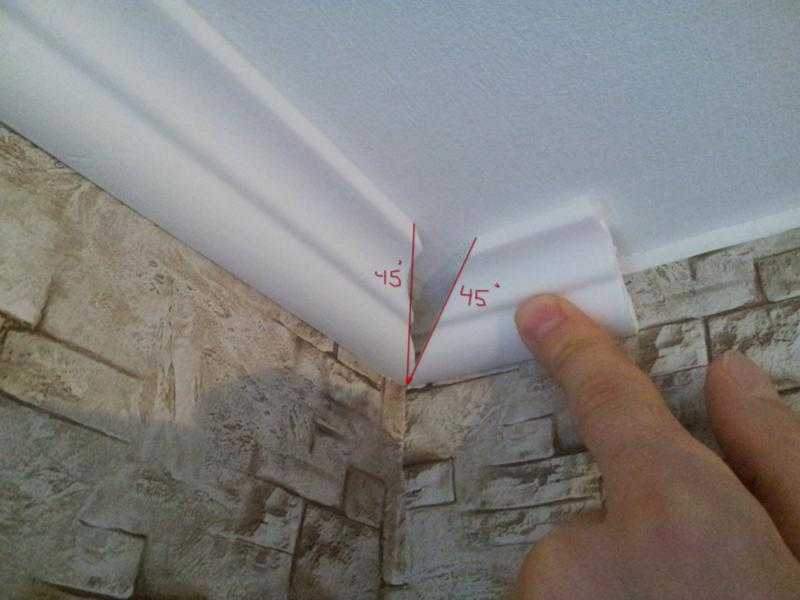 Как клеить галтели на потолок