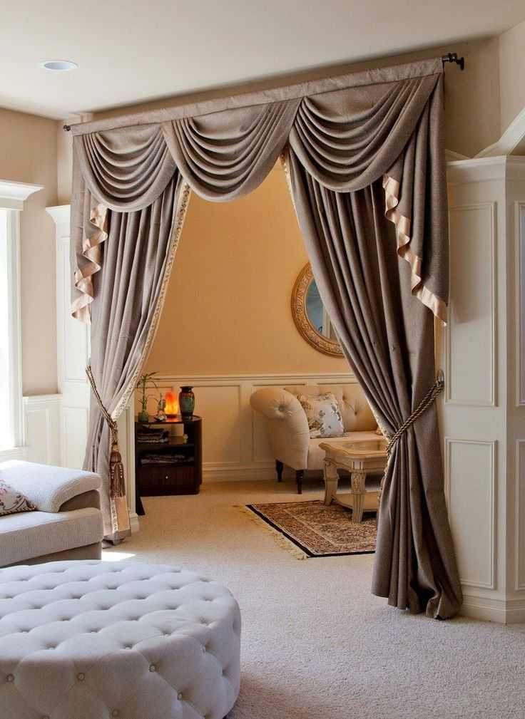 Занавески в спальню — реальные фото примеры красивого дизайна и оформления в современном стиле, выбор цвета ткани