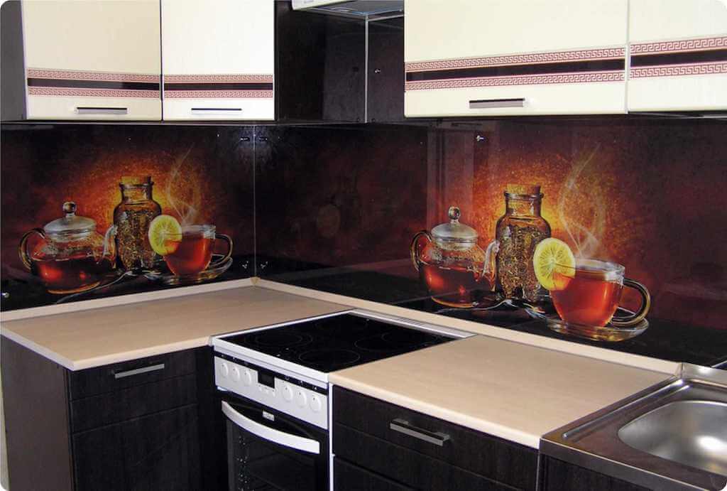 Кухонный фартук из стекла: особенности монтажа. установка кухонного ...