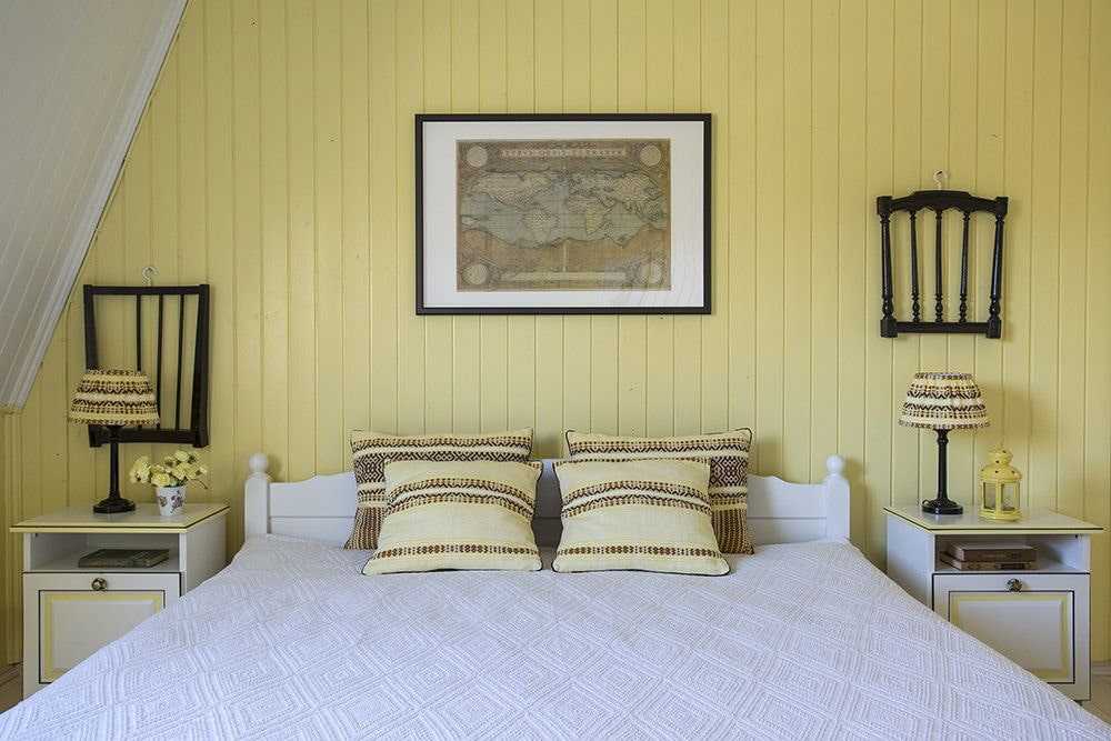 Вагонка в интерьере (65 фото): цветная продукция для спальни и идеи вариантов отделки, белые и выбеленные варианты для отделки внутри дома и дачи