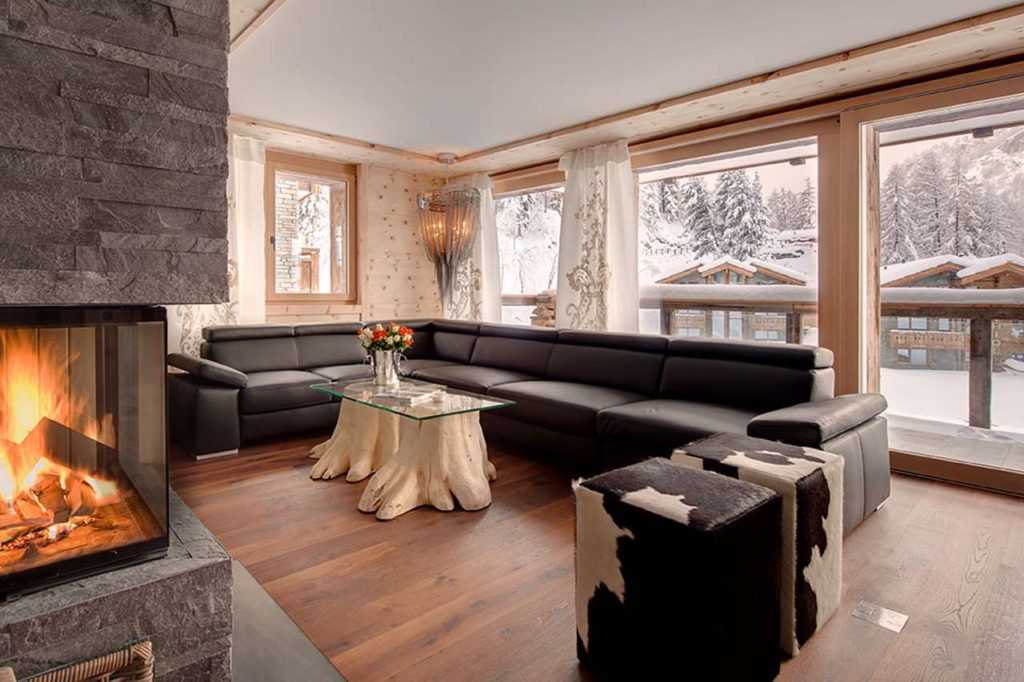 Гостиная с камином (95 фото): современный дизайн интерьера зала в маленькой квартире, комната в английском стиле