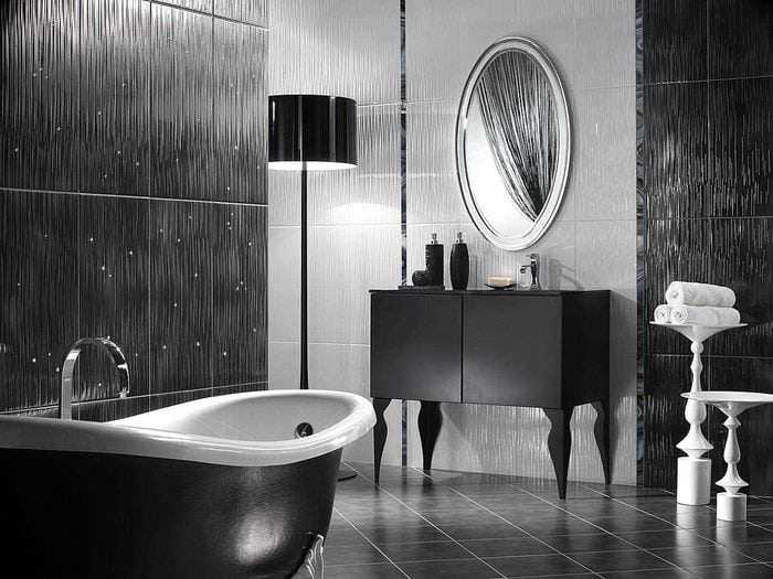 Темная ванная — стильные решения в сочетании темных оттенков цветов с интерьером ванной комнаты, 130 фото
