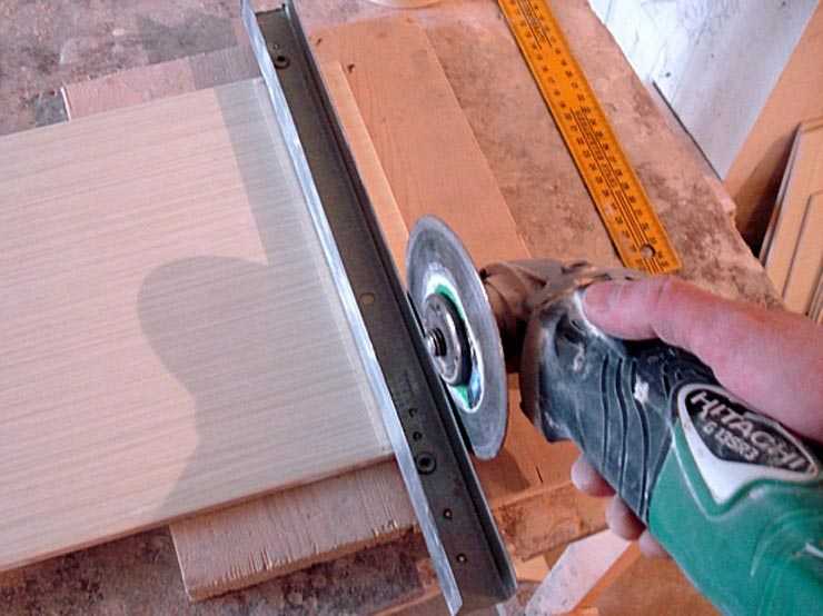 Как резать плитку при помощи стеклореза?