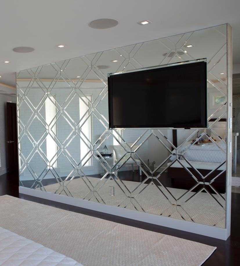 Зеркала в интерьере гостиной: виды, дизайн, варианты форм, выбор места расположения